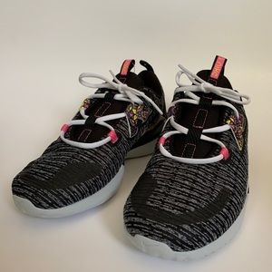 Nike WMNS Renew Arena SE Women Run Running Shoes